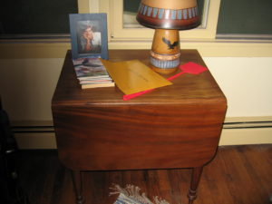 Small mahogany dropleaf table w turned legs $425